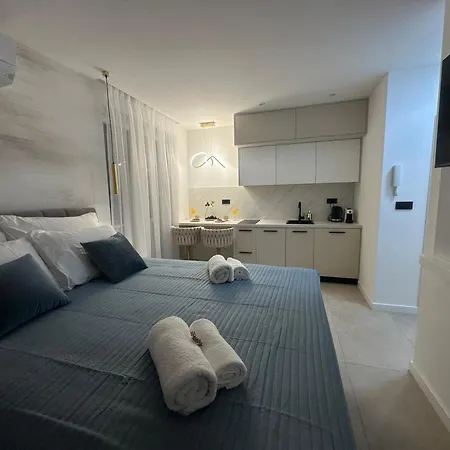 Amaro Luxury & With Balcony * זאדאר