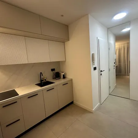 Amaro Luxury & With Balcony דירה