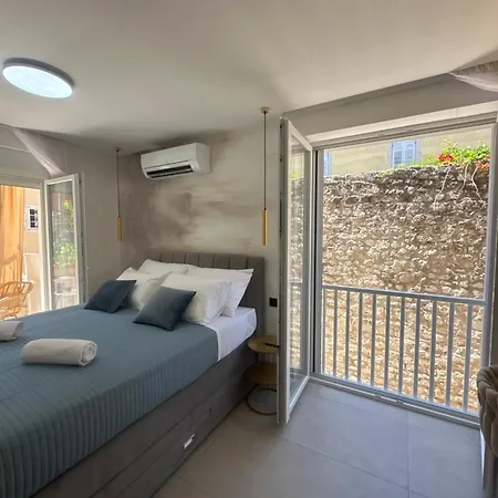 Amaro Luxury & With Balcony דירה *