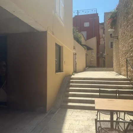 Amaro Luxury & With Balcony זאדאר