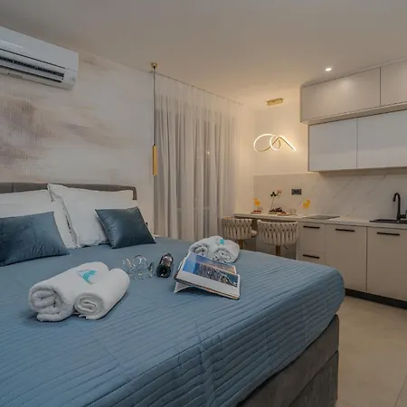 Amaro Luxury & With Balcony * זאדאר