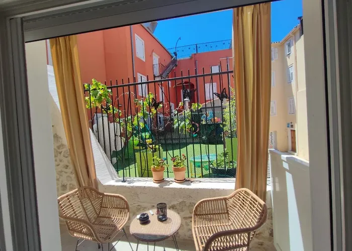 Amaro Luxury & With Balcony *